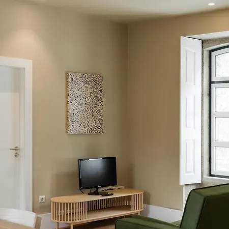 Estacao De Mosteiro, Next Stop - By Rowdhouses *